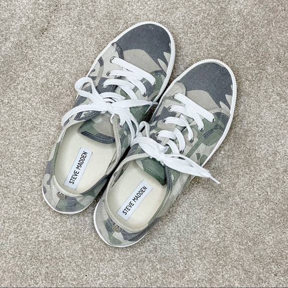 Steve Madden Emmi Camo Platform Sneaker - Picture 6 of 6